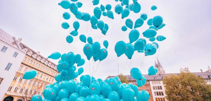 Ballonaktion - 800 Ballons gegen den Zuckerfuß. Die Anzahl der Ballons bezieht sich auf die nahezu 800 (Teil-)Amputationen jede Woche in Deutschland an den Füßen von Menschen mit Diabetes. (Foto: © Wörwag)