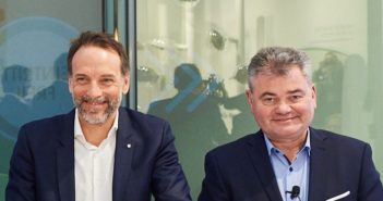 Dr. Fabrizio Guidi, Deutschland-Chef von Sanofi und Prof. Dr. med. Dieter W. Paar, Medizinischer Direktor