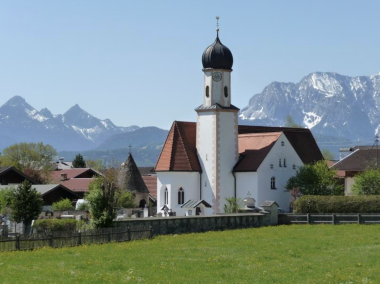 Radtouren Bayern Kirche im Dorf